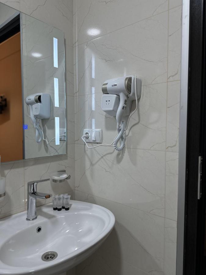 Bina N28 Hotel Kutaisi Luaran gambar